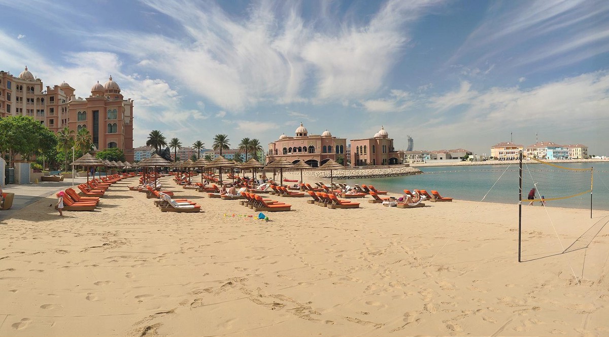 Beach_at_Marsa_Malaz_Kempinski_at_The_Pearl-Qatar.jpg